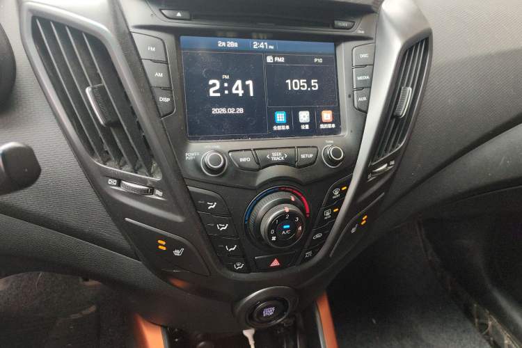 Used Hyundai Veloster 2015 1.6T Automatic Luxury Edition Audio And AC Panel