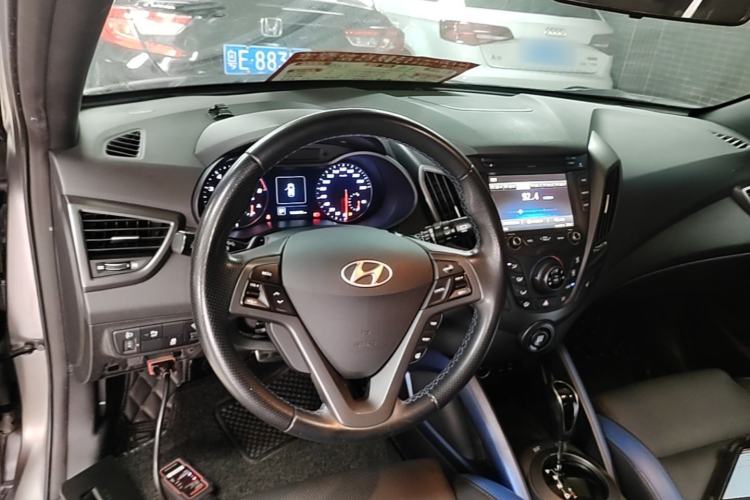 Used Hyundai Veloster 2015 1.6T Automatic Luxury Edition Center Console
