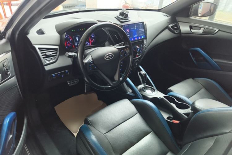Used Hyundai Veloster 2015 1.6T Automatic Prestige Edition Center Console