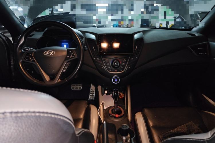 Used Hyundai Veloster 2015 1.6T Automatic Luxury Edition Center Console