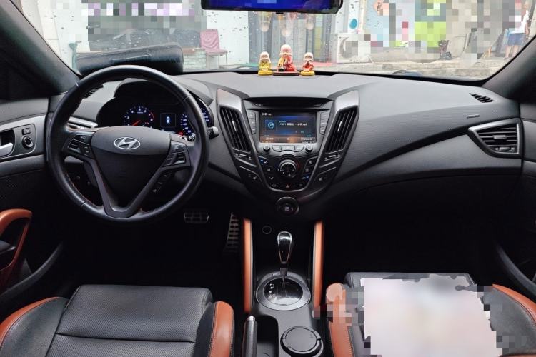 Used Hyundai Veloster 2015 1.6T Automatic Luxury Edition Center Console
