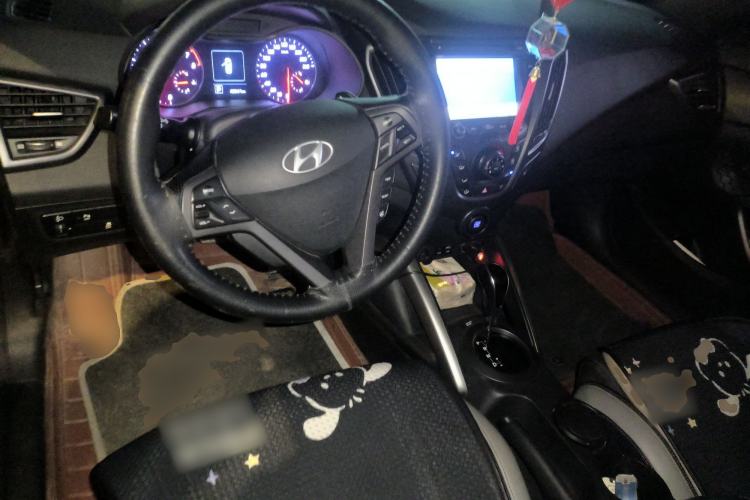 Used Hyundai Veloster 2015 1.6T Automatic Prestige Edition Center Console