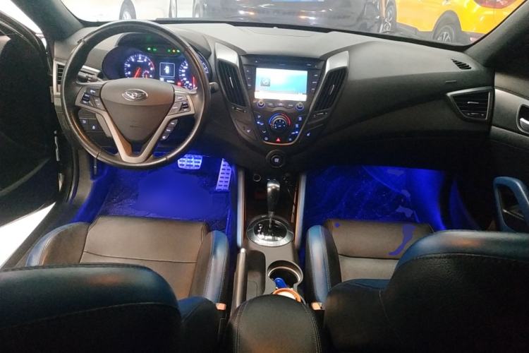 Used Hyundai Veloster 2015 1.6T Automatic Luxury Edition Center Console
