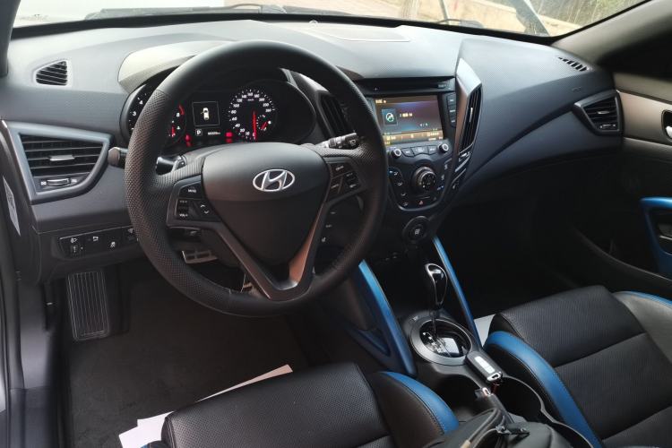 Used Hyundai Veloster 2015 1.6T Automatic Prestige Edition Center Console