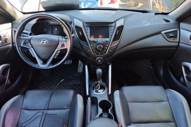 Used Hyundai Veloster 2015 1.6T Automatic Prestige Edition Center Console