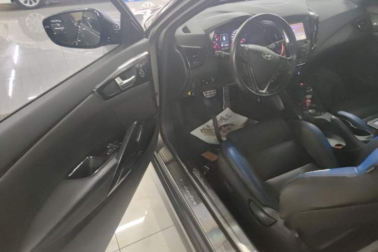 Used Hyundai Veloster 2015 1.6T Automatic Luxury Edition Driver Seat