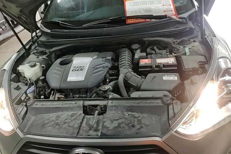 Used Hyundai Veloster 2015 1.6T Automatic Luxury Edition Engine Bay