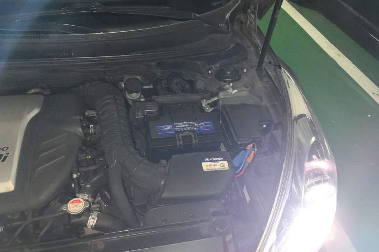 Used Hyundai Veloster 2015 1.6T Automatic Luxury Edition Engine Bay Left