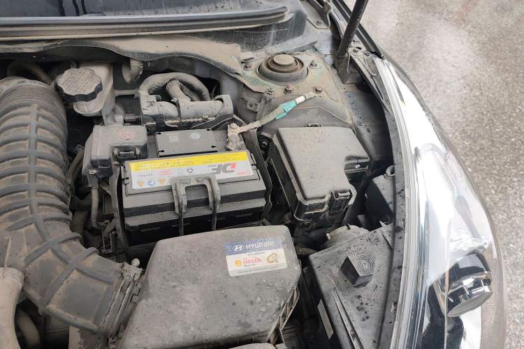 Used Hyundai Veloster 2015 1.6T Automatic Luxury Edition Engine Bay Left