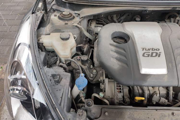 Used Hyundai Veloster 2015 1.6T Automatic Luxury Edition Engine Bay Right