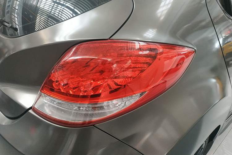 Used Hyundai Veloster 2015 1.6T Automatic Luxury Edition Exterior 2