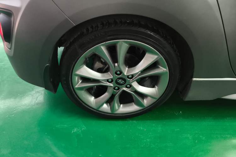 Used Hyundai Veloster 2015 1.6T Automatic Luxury Edition Exterior 8