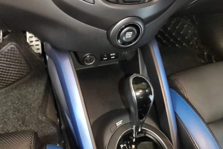 Used Hyundai Veloster 2015 1.6T Automatic Luxury Edition Gear Lever