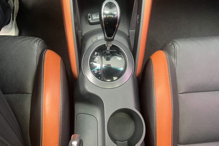 Used Hyundai Veloster 2015 1.6T Automatic Luxury Edition Gear Lever