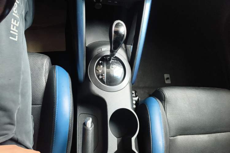 Used Hyundai Veloster 2015 1.6T Automatic Prestige Edition Gear Lever