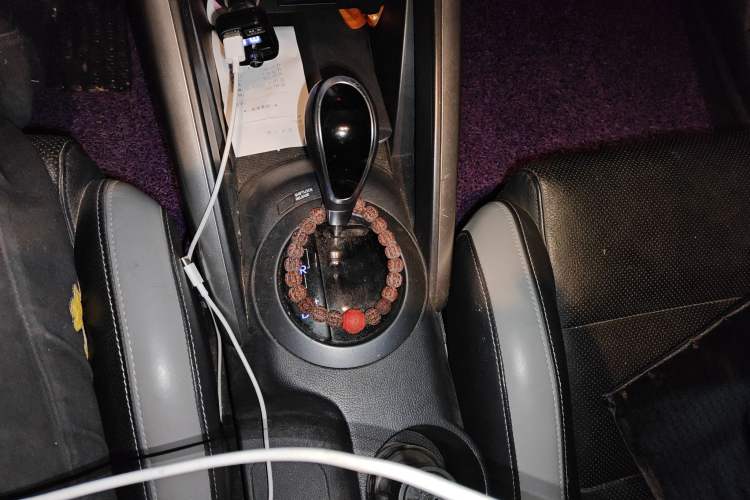 Used Hyundai Veloster 2015 1.6T Automatic Luxury Edition Gear Lever