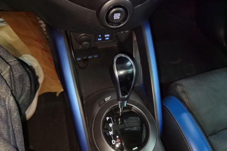 Used Hyundai Veloster 2015 1.6T Automatic Luxury Edition Gear Lever