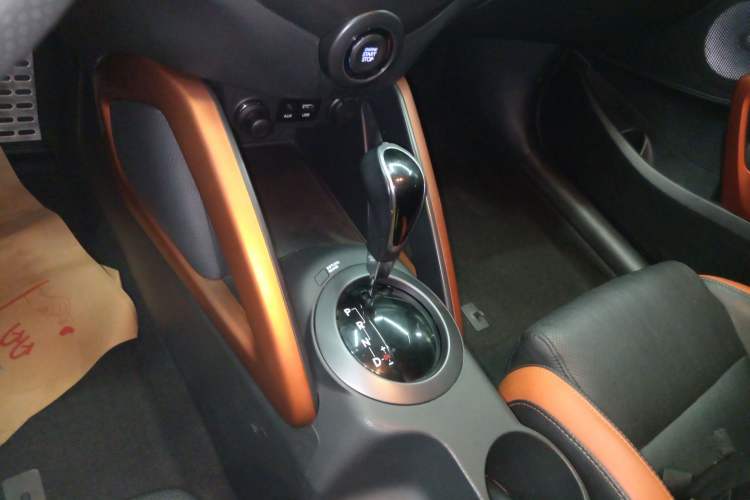 Used Hyundai Veloster 2015 1.6T Automatic Luxury Edition Gear Lever