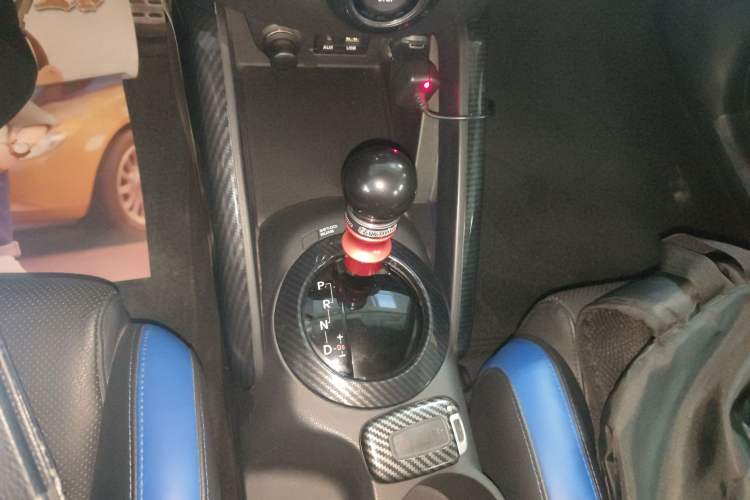 Used Hyundai Veloster 2015 1.6T Automatic Luxury Edition Gear Lever