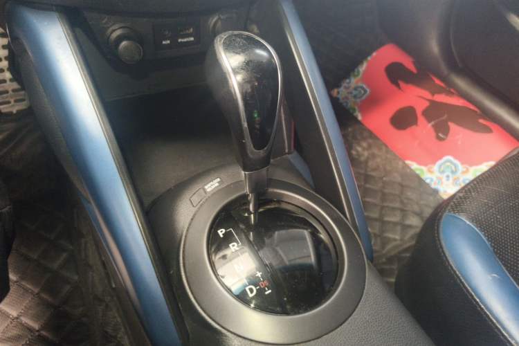 Used Hyundai Veloster 2015 1.6T Automatic Luxury Edition Gear Lever