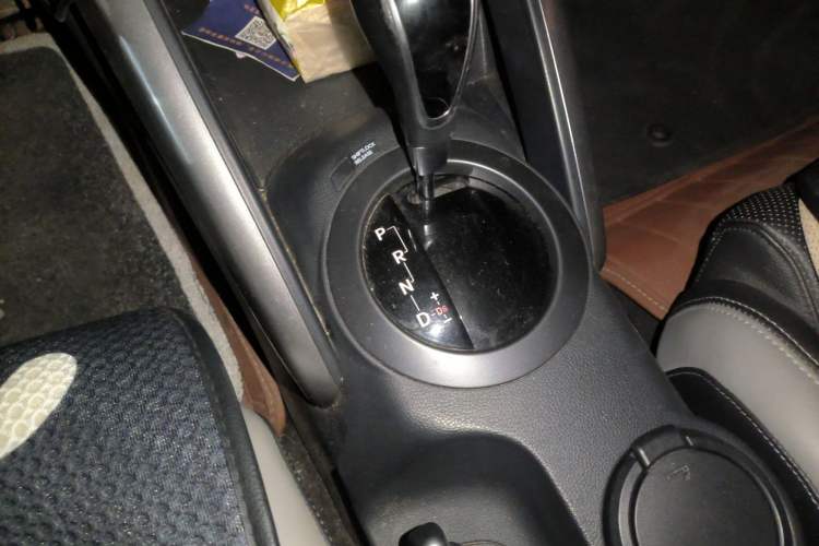 Used Hyundai Veloster 2015 1.6T Automatic Prestige Edition Gear Lever