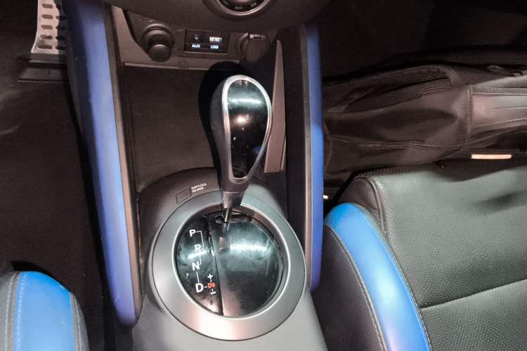 Used Hyundai Veloster 2015 1.6T Automatic Luxury Edition Gear Lever