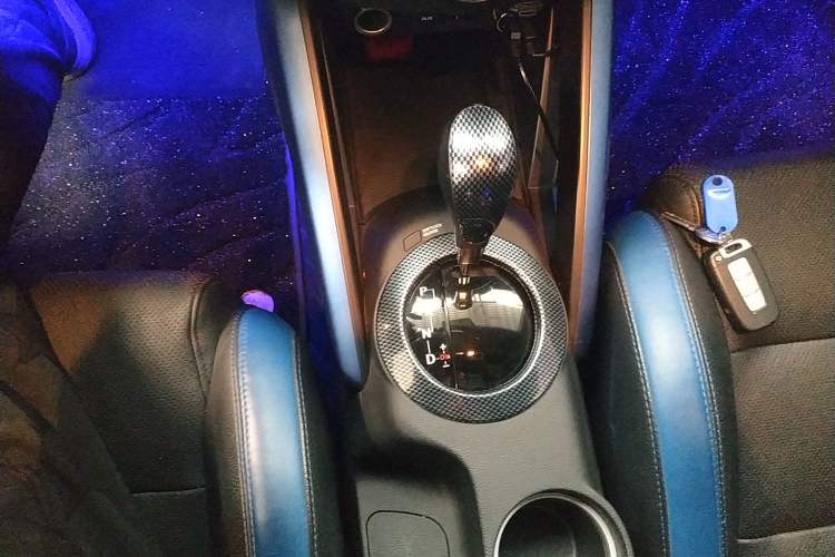 Used Hyundai Veloster 2015 1.6T Automatic Luxury Edition Gear Lever