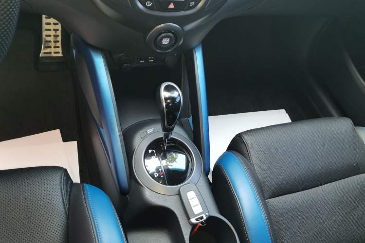 Used Hyundai Veloster 2015 1.6T Automatic Prestige Edition Gear Lever