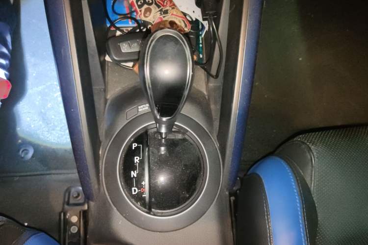 Used Hyundai Veloster 2015 1.6T Automatic Luxury Edition Gear Lever
