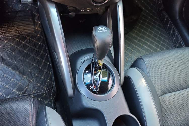 Used Hyundai Veloster 2015 1.6T Automatic Prestige Edition Gear Lever