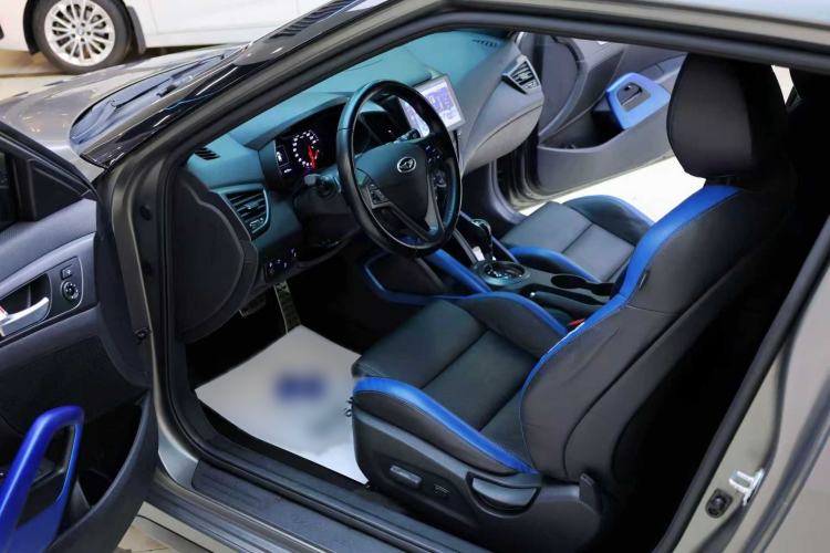 Used Hyundai Veloster 2015 1.6T Automatic Luxury Edition Interior 1