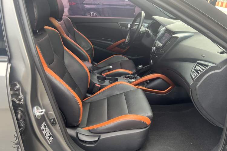 Used Hyundai Veloster 2015 1.6T Automatic Luxury Edition Interior 2