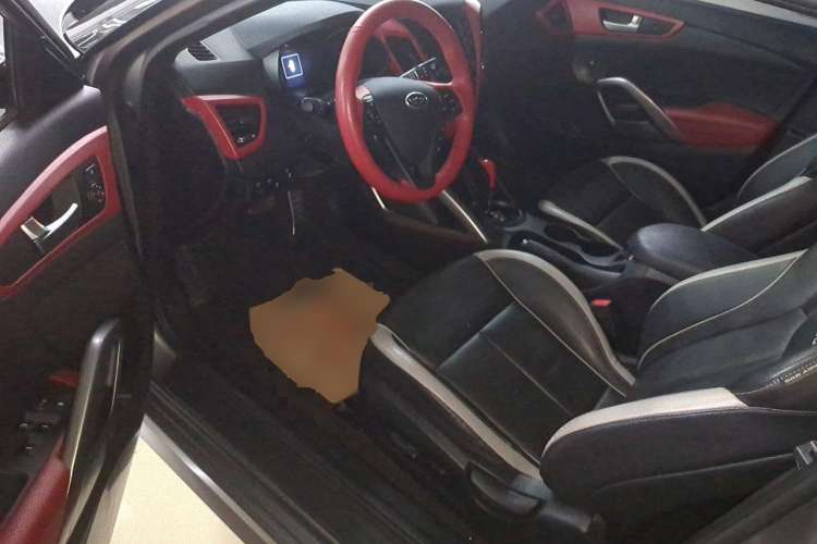 Used Hyundai Veloster 2015 1.6T Automatic Luxury Edition Interior 2