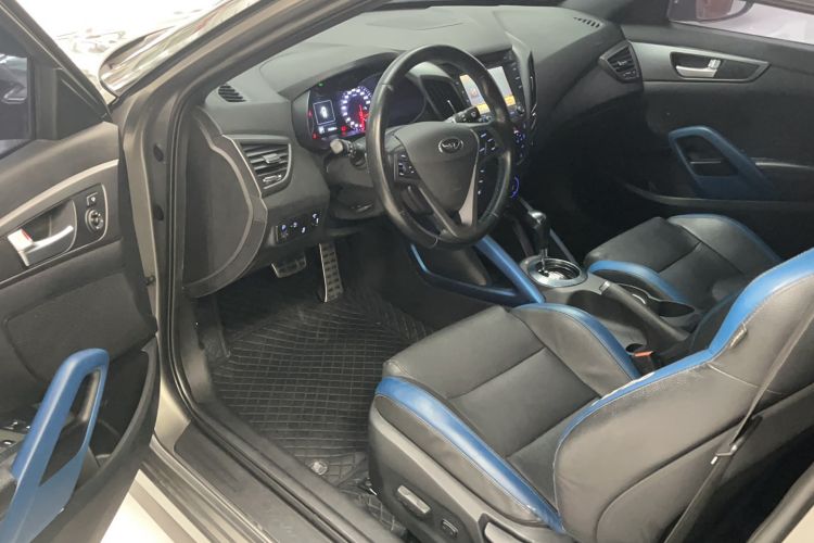 Used Hyundai Veloster 2015 1.6T Automatic Luxury Edition Interior 2