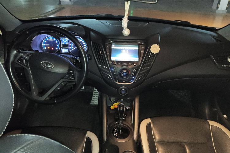 Used Hyundai Veloster 2015 1.6T Automatic Luxury Edition Interior 2