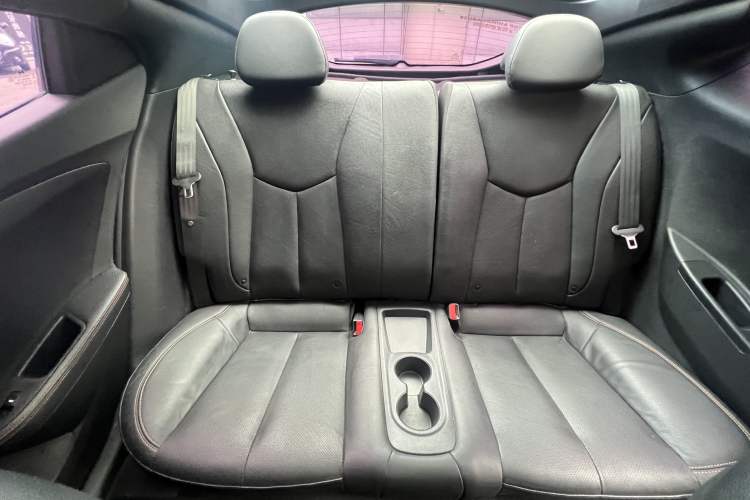 Used Hyundai Veloster 2015 1.6T Automatic Luxury Edition Interior 3