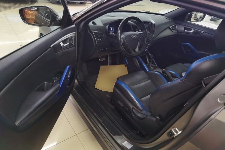 Used Hyundai Veloster 2015 1.6T Automatic Luxury Edition Interior 3