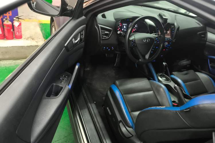 Used Hyundai Veloster 2015 1.6T Automatic Luxury Edition Interior 3