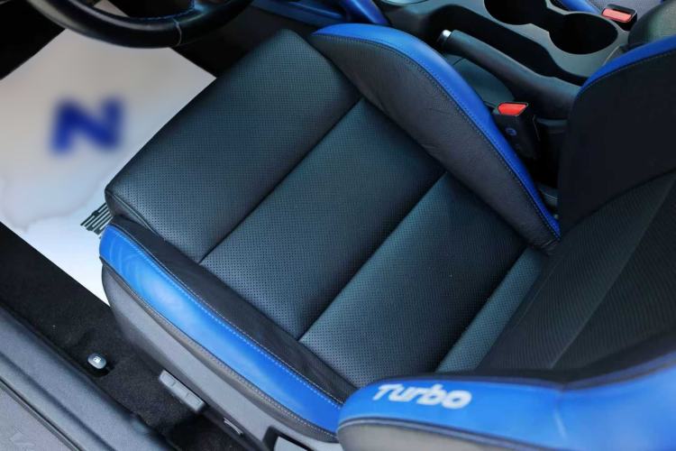 Used Hyundai Veloster 2015 1.6T Automatic Luxury Edition Interior 7