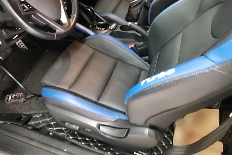 Used Hyundai Veloster 2015 1.6T Automatic Luxury Edition Left Front Seat