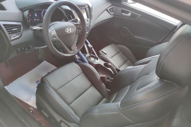 Used Hyundai Veloster 2015 1.6T Automatic Luxury Edition Left Front Seat