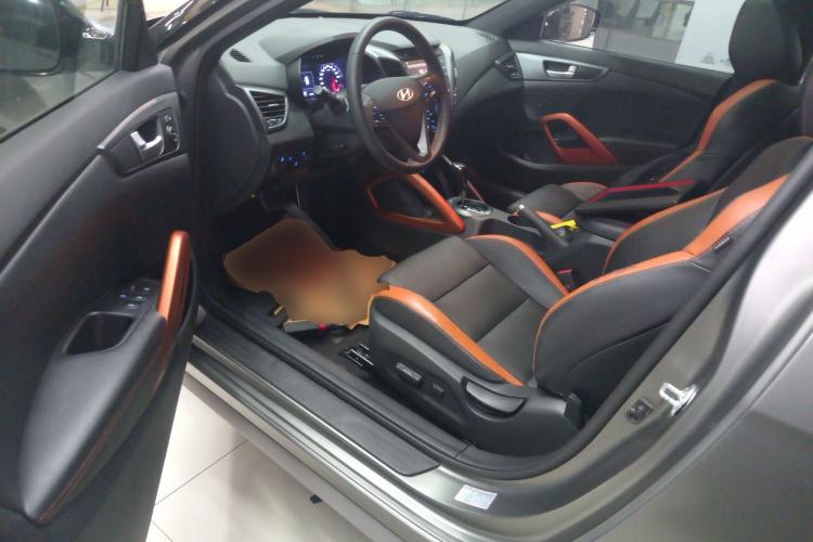 Used Hyundai Veloster 2015 1.6T Automatic Luxury Edition Left Front Seat