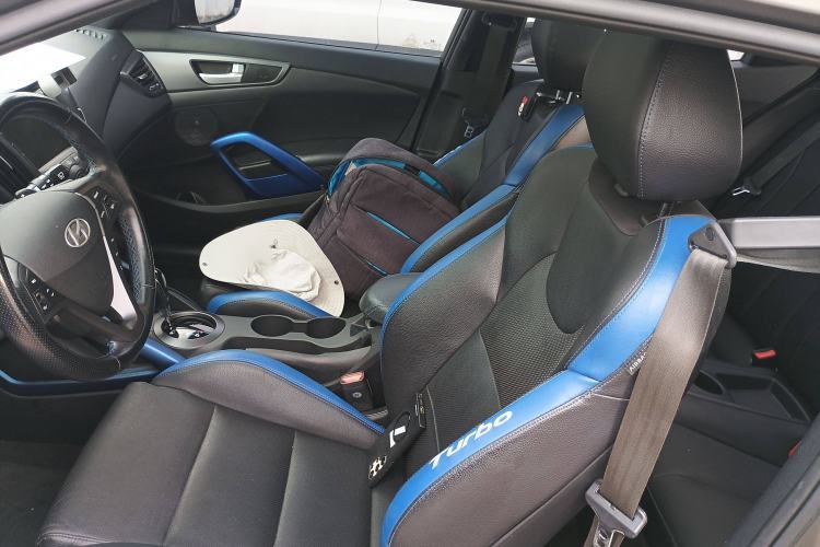 Used Hyundai Veloster 2015 1.6T Automatic Luxury Edition Left Front Seat