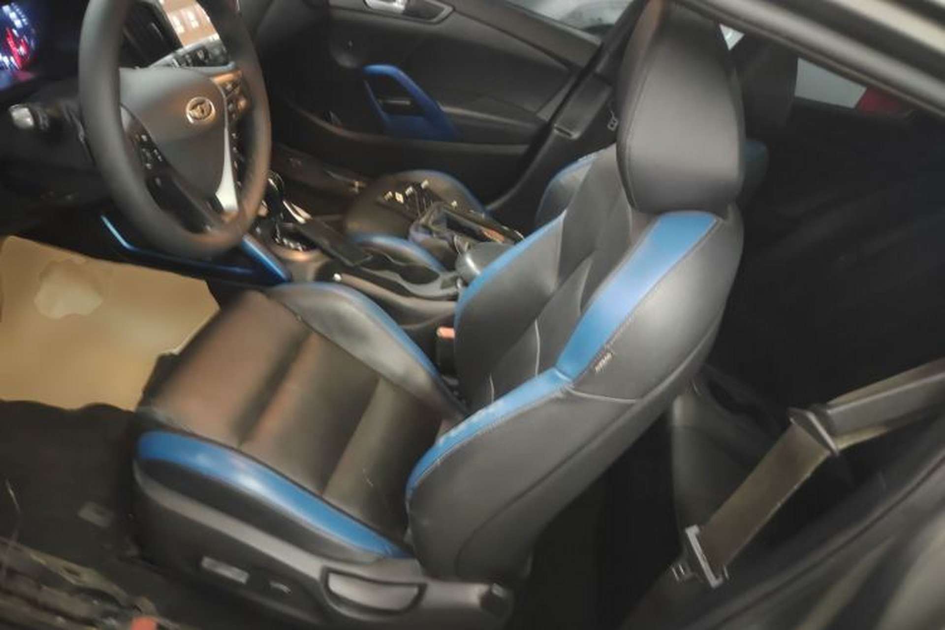 Used Hyundai Veloster 2015 1.6T Automatic Luxury Edition Left Front Seat