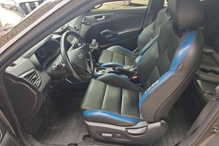 Used Hyundai Veloster 2015 1.6T Automatic Luxury Edition Left Front Seat