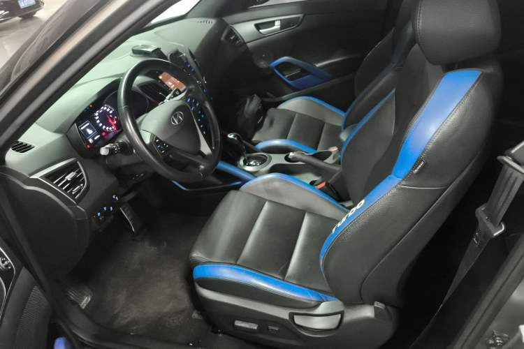 Used Hyundai Veloster 2015 1.6T Automatic Luxury Edition Left Front Seat