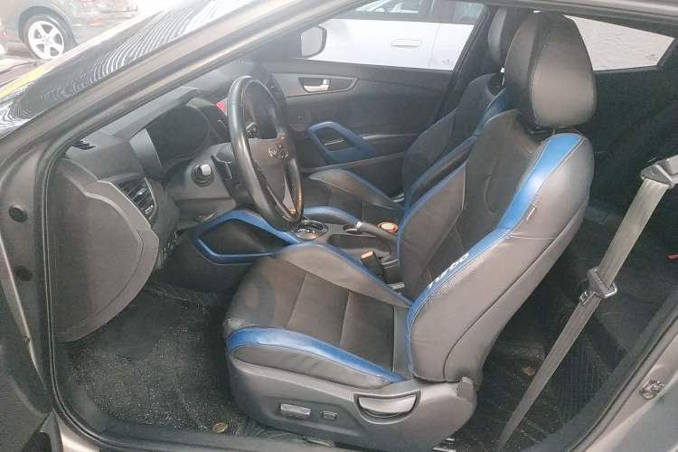 Used Hyundai Veloster 2015 1.6T Automatic Luxury Edition Left Front Seat