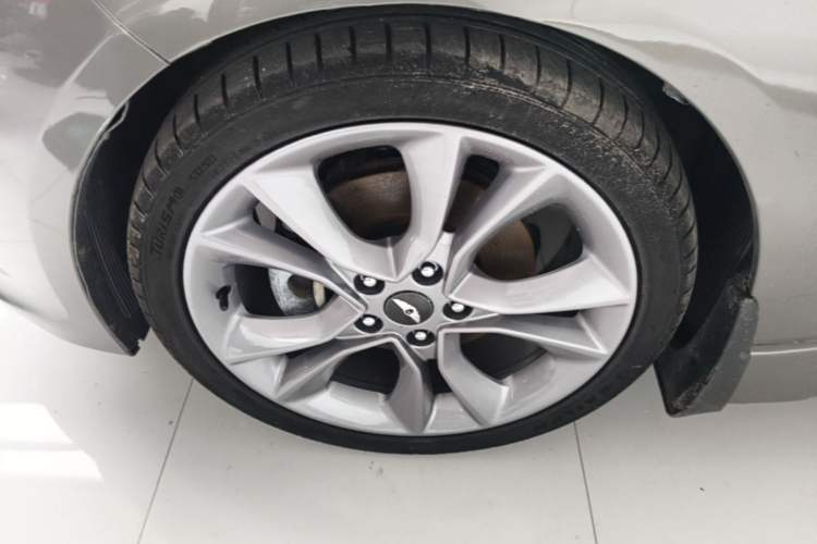 Used Hyundai Veloster 2015 1.6T Automatic Prestige Edition Left Front Wheel Hub
