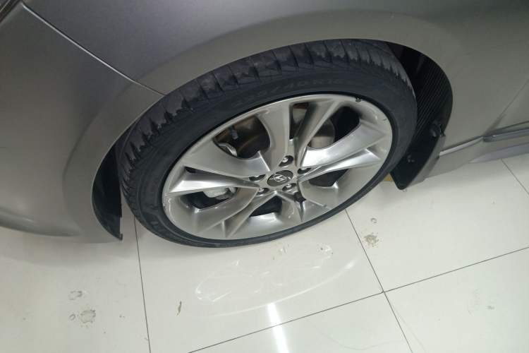Used Hyundai Veloster 2015 1.6T Automatic Luxury Edition Left Front Wheel Hub
