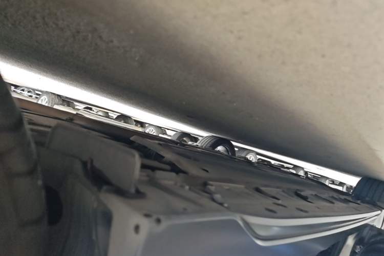Used Hyundai Veloster 2015 1.6T Automatic Luxury Edition Left Side Sill